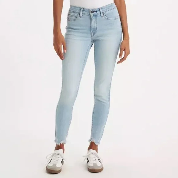 Levi’s 711 Skinny Women’s Jeans Light Wash Distressed Hem Size 29 - Picture 2 of 16